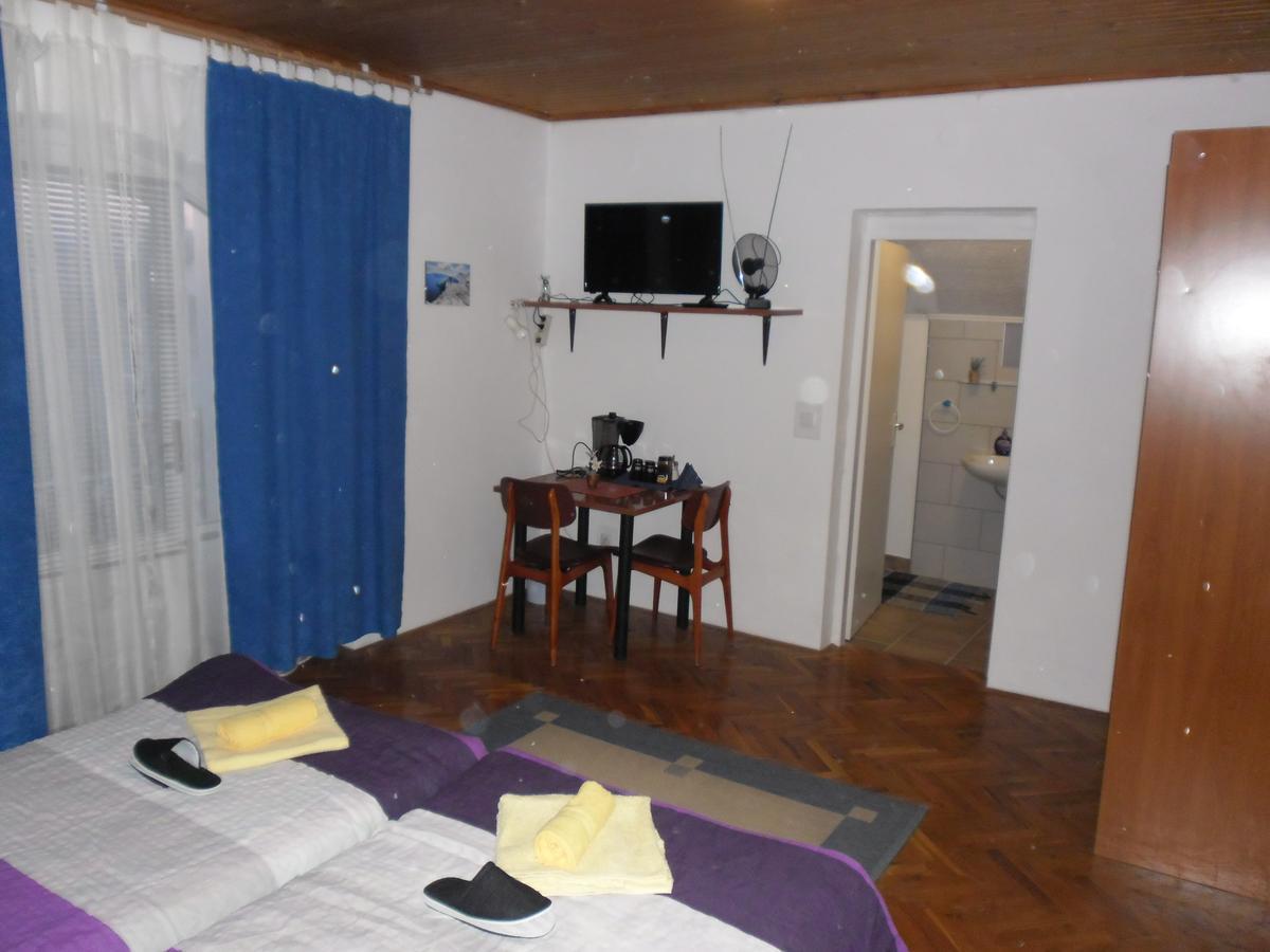 Rooms Mila Rezovac Exterior photo