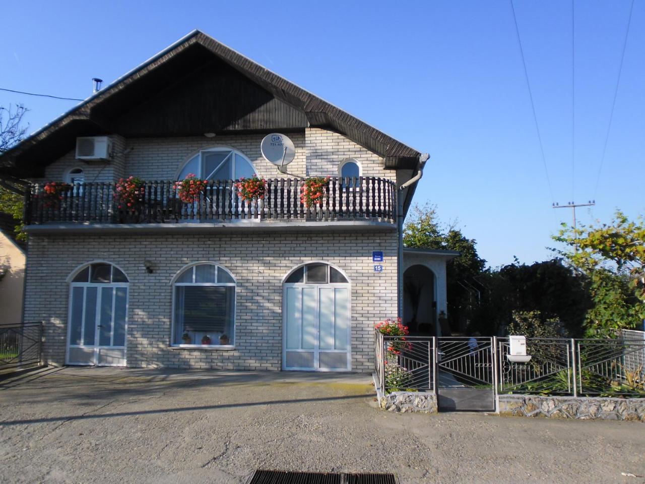 Rooms Mila Rezovac Exterior photo
